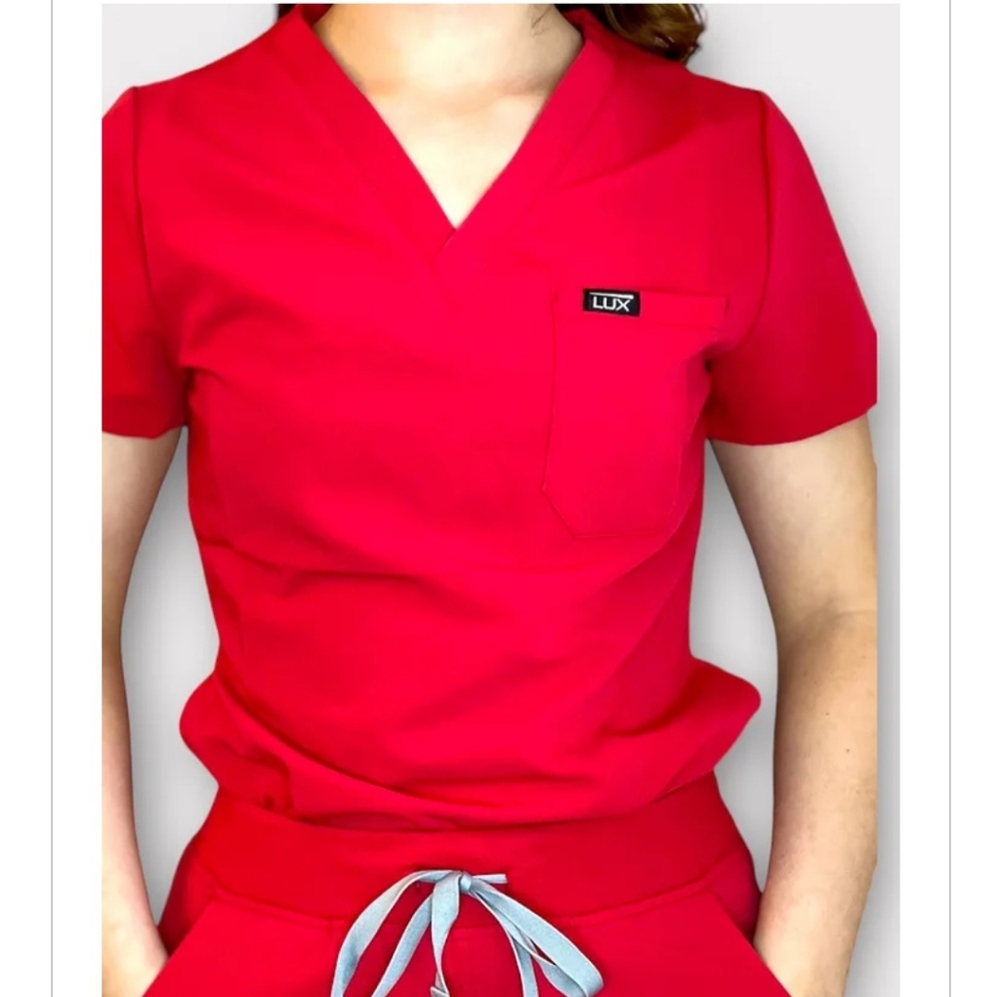 NEW Lux scrubs fits like a L/TIGHT XL